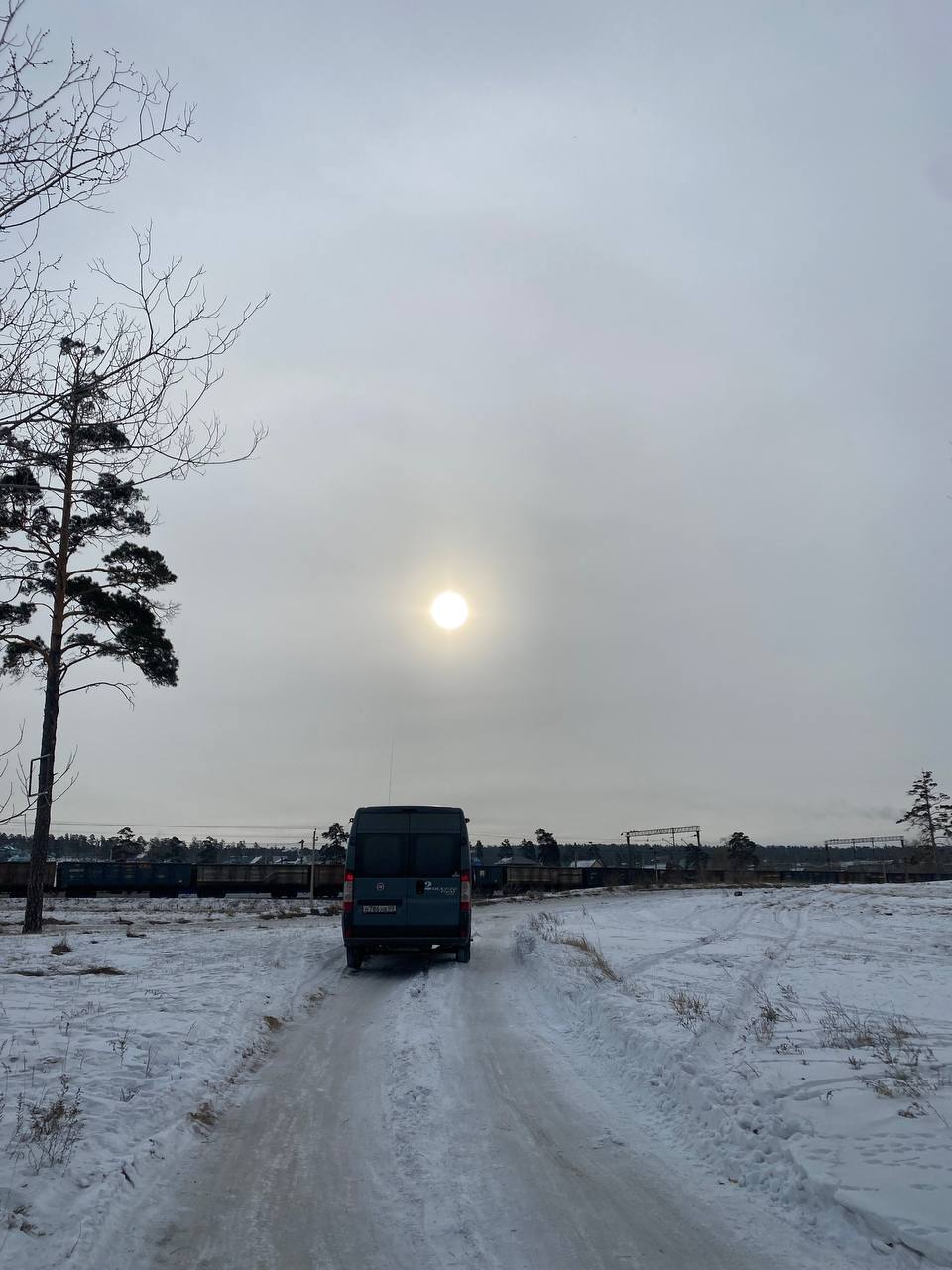 В Улан Удэ водитель автобуса помог мальчику который испугался собак Ребенок возвращался домой со школы и по пути увидел двух больших собак К счастью рядом была конечная остановка и там как раз ждал автобус Мальчик попросил помощи у водителя Водитель не отказал и довез до дома хочу выразить огромную благодарность поблагодарила мама мальчика в Аноним 03
