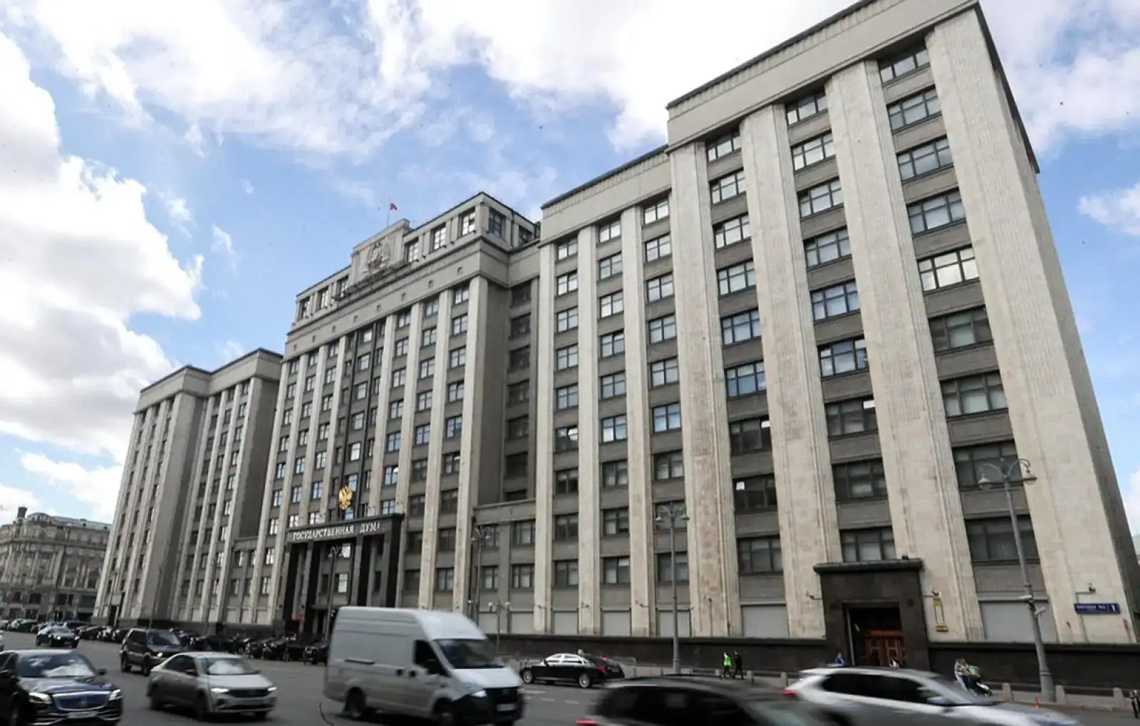 Депутаты Госдумы от фракции "Новые люди" направили обращение министру цифрового развития Максуту Шадаеву с предложением создать единый короткий номер для вызова экстренной ветеринарной помощи.