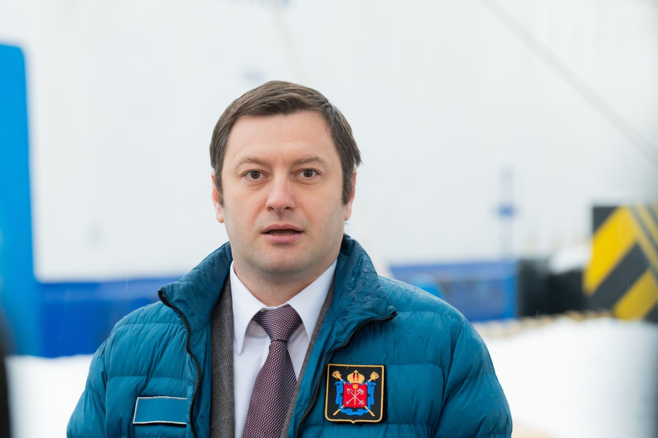 Глава петербургского комитета по транспорту Валентин Енокаев уходит в отставку знают источники ДП Последний день Енокаева в должности 26 декабря Источники ДП предполагают что новым местом работы чиновника будет Яндекс Его преемником на посту с приставкой врио называют заместителя руководителя администрации губернатора начальника Контрольного управления Илью Ткачева Сергей Ермохин ДП Подписаться на ДП в Telegram MAX