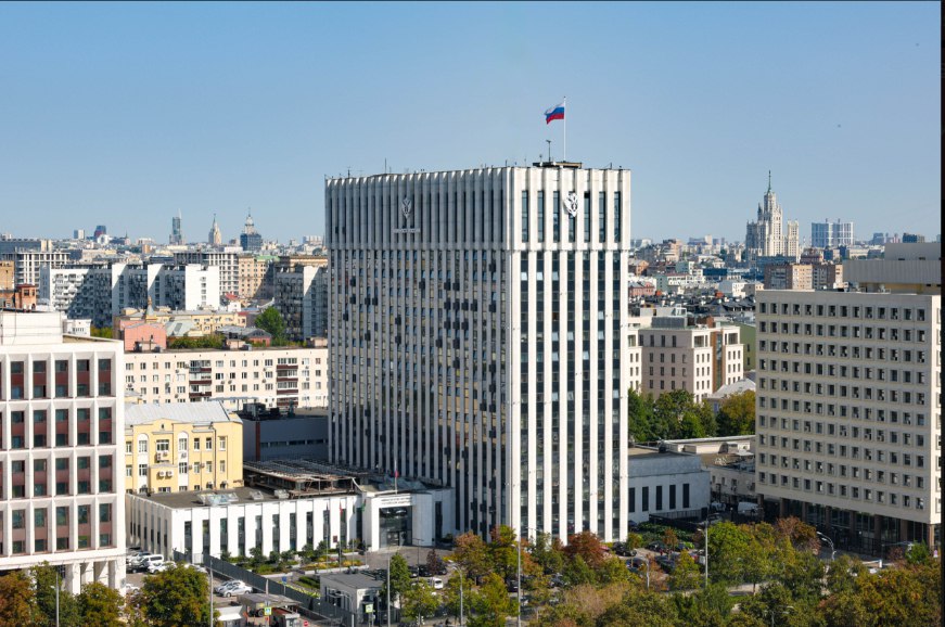 Минюст внес в реестр иностранных агентов журналисток Лутфие Зудиеву и Ксению Лученко Сегодня, 16 мая, в единый реестр иноагентов Минюста включены: Лутфие Зудиева - журналистка и правозащитница; Михаил Комин - политолог; Ксения Лученко - журналистка; Дмитрий Пуркин «Дед Архимед» - видеоблогер; международная общественная организация «Независимая ассоциация врачей» ; общественно-политическое движение «Европейский Петербург» ; организация «Земский съезд» . - признаны иностранными агентами и внесены в соответствующий реестр Минюста РФ Подробнее — на сайте Лениздата Фото: сайт Минюста РФ