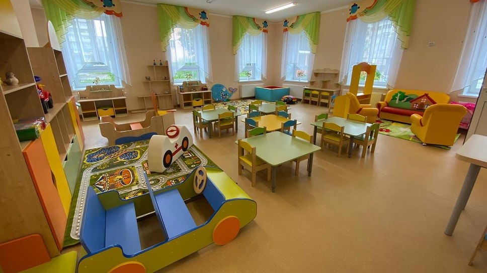 В Ярославле с 1 января 2026 года вырастет родительская плата за детские сады За 8 10 часов пребывания плата увеличится с 156 до 164 руб в день за 10 5 часа с 165 до 173 руб за 12 часов с 196 до 206 руб Для детей инвалидов сирот и детей с туберкулезной интоксикацией плата не взимается Фото Пресс служба правительства Ярославской области Еще больше новостей в Telegram канале Ъ Ярославль