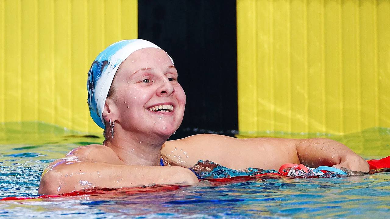 Евгения Чикунова завоевала серебро на дистанции 200 метров брассом на чемпионате мира по водным видам спорта в Сингапуре!  Золото выиграла американка Кейт Дугласс, а бронзовыми медалистками стали Кайлин Корбетт из ЮАР и Алина Змушко из Беларуси.    — поздравим нашу звездочку!