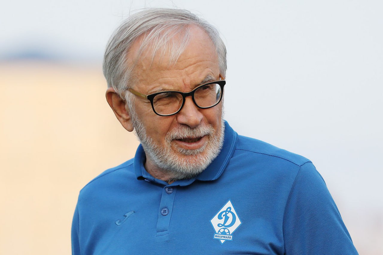 В махачкалинском Динамо упразднена должность президента которую занимал Гаджи Гаджиев Общее собрание учредителей клуба приняло решение об упразднении должности президента предусматривавшей управленческие функции Вместе с тем учитывая выдающийся вклад Гаджи Муслимовича Гаджиева в развитие дагестанского футбола и махачкалинского Динамо решением высшего органа управления ему был присвоен статус почетного президента Это решение в полной мере отражает наше глубокое уважение к Гаджи Муслимовичу и признание его заслуг заявил председатель общего собрания учредителей Динамо Магомед Багаудинов