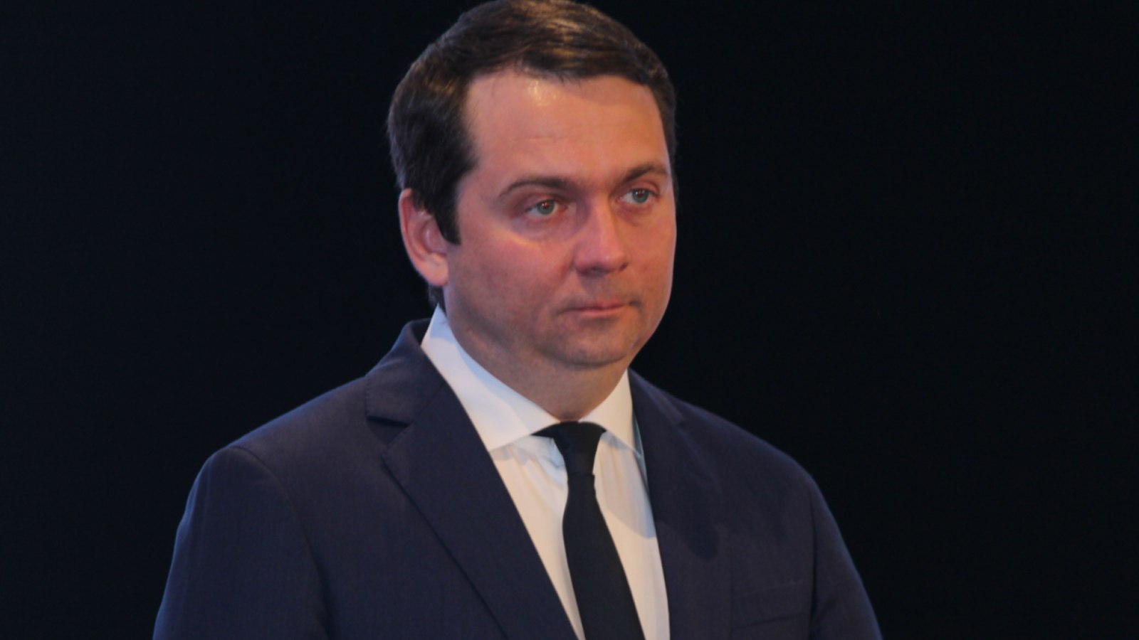 Чибис улетел в Китай Губернатор Мурманской области Андрей Чибис отправился в Китай Он работает в составе делегации под руководством зампреда правительства Дениса Мантурова Обсуждаются вопросы развития двусторонних отношений Чибис представит в Китае доклад о регионе который может привлечь в Заполярье новых китайских партнёров в сфере логистики перевозок А может быть и судостроения сказал Чибис и призвал следить за новостями Напомним мурманские компании получили разрешение на экспорт рыбной продукции в Китай Источник