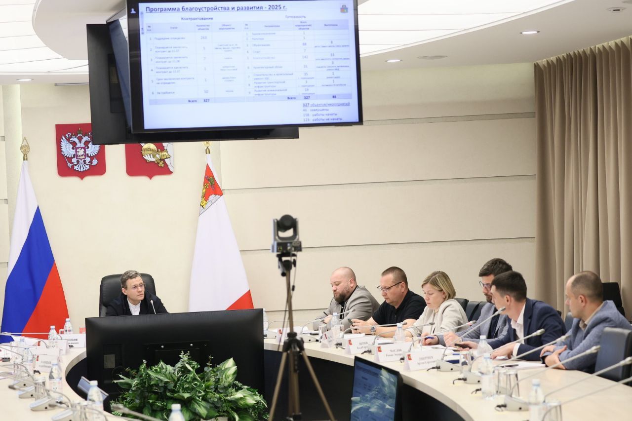 Губернатор Вологодской области Георгий Филимонов подробно рассказал об итогах оргкомитета по подготовке юбилеев Вологды и Череповца.  "В планах на этот год — 285 объектов и мероприятий в Череповце. Ведём работы на 150 объектах, 46 уже завершили", - сообщает глава региона. - В областной столице работы проведут на 403 объектах, по большинству из них уже заключили контракты".  До 2027 года нужно очень многое успеть, так что времени на раскачку нет ни в одном из городов-юбиляров.