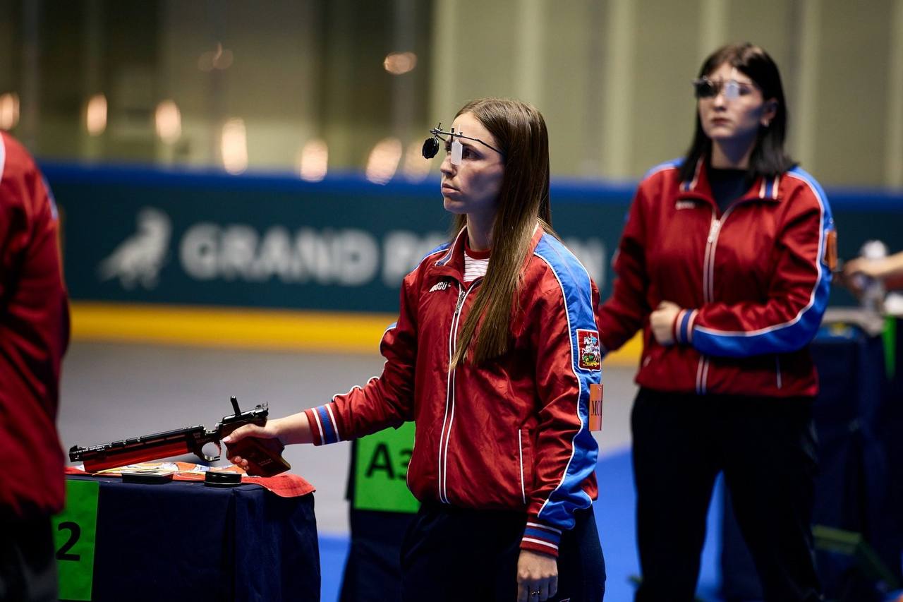 Золотой дубль подмосковных стрелков Наши спортсмены выиграли две золотые медали на Чемпионате и этапе Кубка России по пулевой стрельбе. Тимур Берлинский стал чемпионом в олимпийском упражнении «винтовка пневматическая, 10 м». Женская команда Подмосковья в составе Дианы Даниловой, Елены Липы и Софьи Никулиной одержала победу в командных соревнованиях по стрельбе из пневматического пистолета. Кроме, того Антон Аристархов завоевал серебро в стрельбе из пневматического пистолета 10 м , а в паре с Софьей Никулиной они взяли бронзу в миксте. Соревнования проходили в подмосковном спортивном комплексе «Лисья норма» в с. Игнатово.