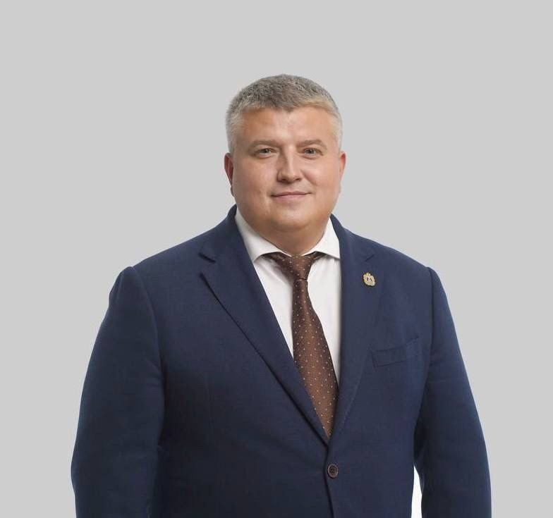 Жители региона могут задать вопросы губернатору 9 декабря в 19 00 в эфире телеканалов Россия 24 Новгородское областное телевидение в официальном сообществе правительства Новгородской области в ВК в эфире Радио 53 состоится трансляция прямой линии губернатора Александра Дронова Каждый житель Новгородской области может оставить свой вопрос