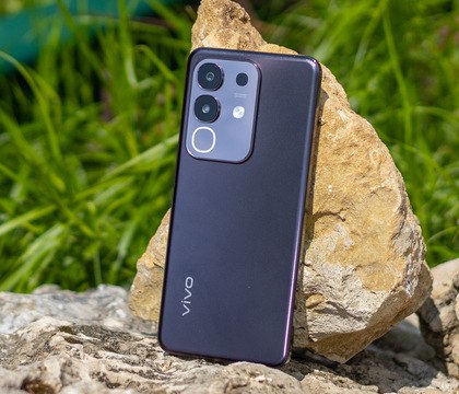 Обзор смартфона Vivo Y29 — кремний-углерод идёт в народ  Долгоживущие смартфоны всегда пользовались популярностью, при этом пока нечасто появляются модели, сочетающие в себе отличную автономность, невысокую цену и разумные размеры и вес. К счастью, всё это объединено в vivo Y29 – новинке с впечатляющим аккумулятором на 6500 мА ч и с несколькими необычными функциями, о которых вы узнаете в обзоре.  Читать далее
