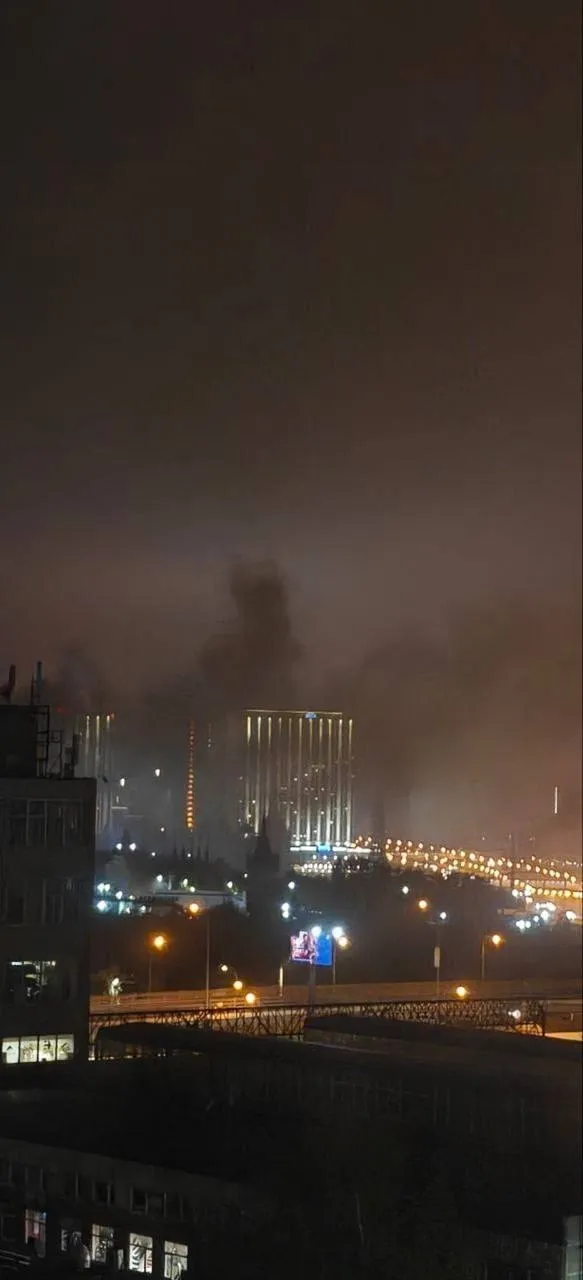 Пожар прямо сейчас в Измайловском Кремле 112 Горит крыша административного здания на площади 200 квадратов пишут в СМИ