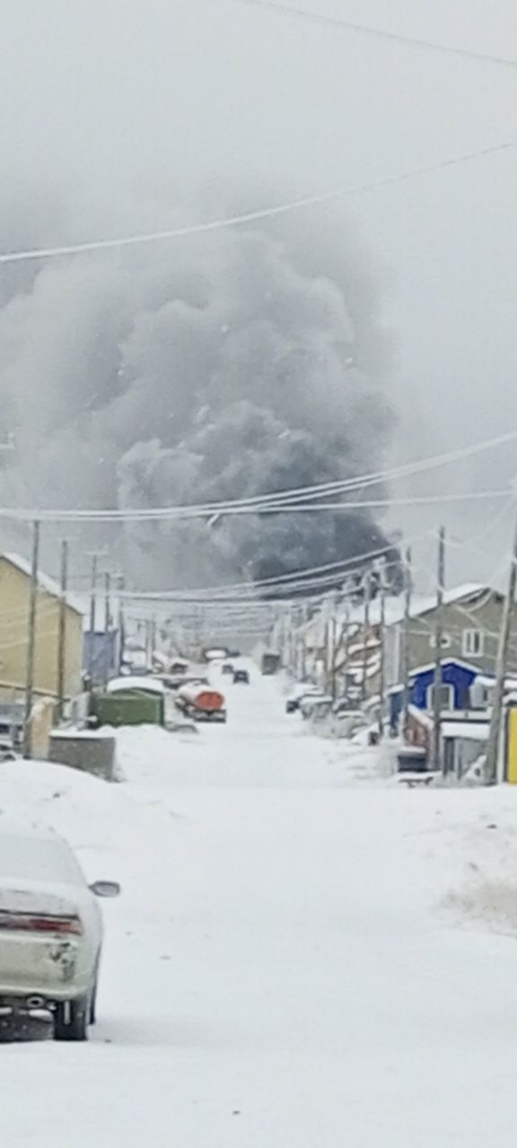 Пожар в Салехарде  В 11:44 в пожарно-спасательную службу города Салехарда поступил вызов о пожаре  на территории СНТ Север. Предположительно горит дом по адресу ул. Ягельная д. 71.  Ситуация находится под контролем экстренных служб. Подробности выясняются.   Медиацентр Салехард