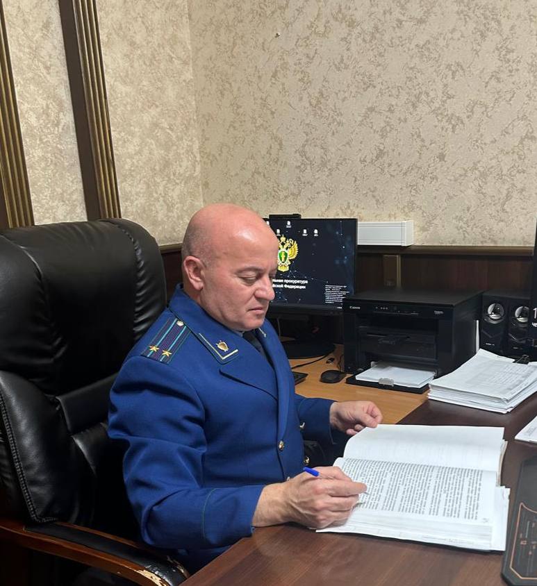 Прокуратура Советского района Махачкалы направила в суд уголовное дело о продаже новорожденного ребенка Прокуратурой Советского района Махачкалы утверждено обвинительное заключение по уголовному делу в отношении местной жительницы, обвиняемой по п.п. «б», «з» ч. 2 ст.127.1 УК РФ торговля людьми . По версии обвинения, в 2024 году, женщина родила ребенка в родильном доме в Махачкале. В последующем, по ранее достигнутой договоренности с местной жительницей, она продала последней новорожденную девочку за 300 тыс рублей. Уголовное дело прокуратурой направлено в Советский районный суд г. Махачкалы для рассмотрения по существу.