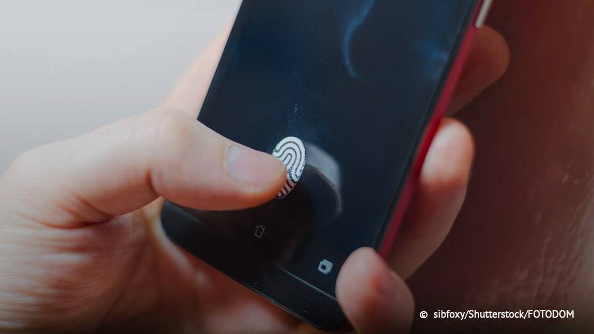 В Новосибирске разработали голосового помощника Командор для систем умный дом он может работать автономно без подключения к интернету Обработка данных происходит локально снижая риски взлома и утечки информации Помощник умеет работать с несколькими моделями ИИ в будущем сможет анализировать привычки пользователя предугадывая его действия сообщили ТАСС в НГУ Подписаться на ТАСС Сибирь