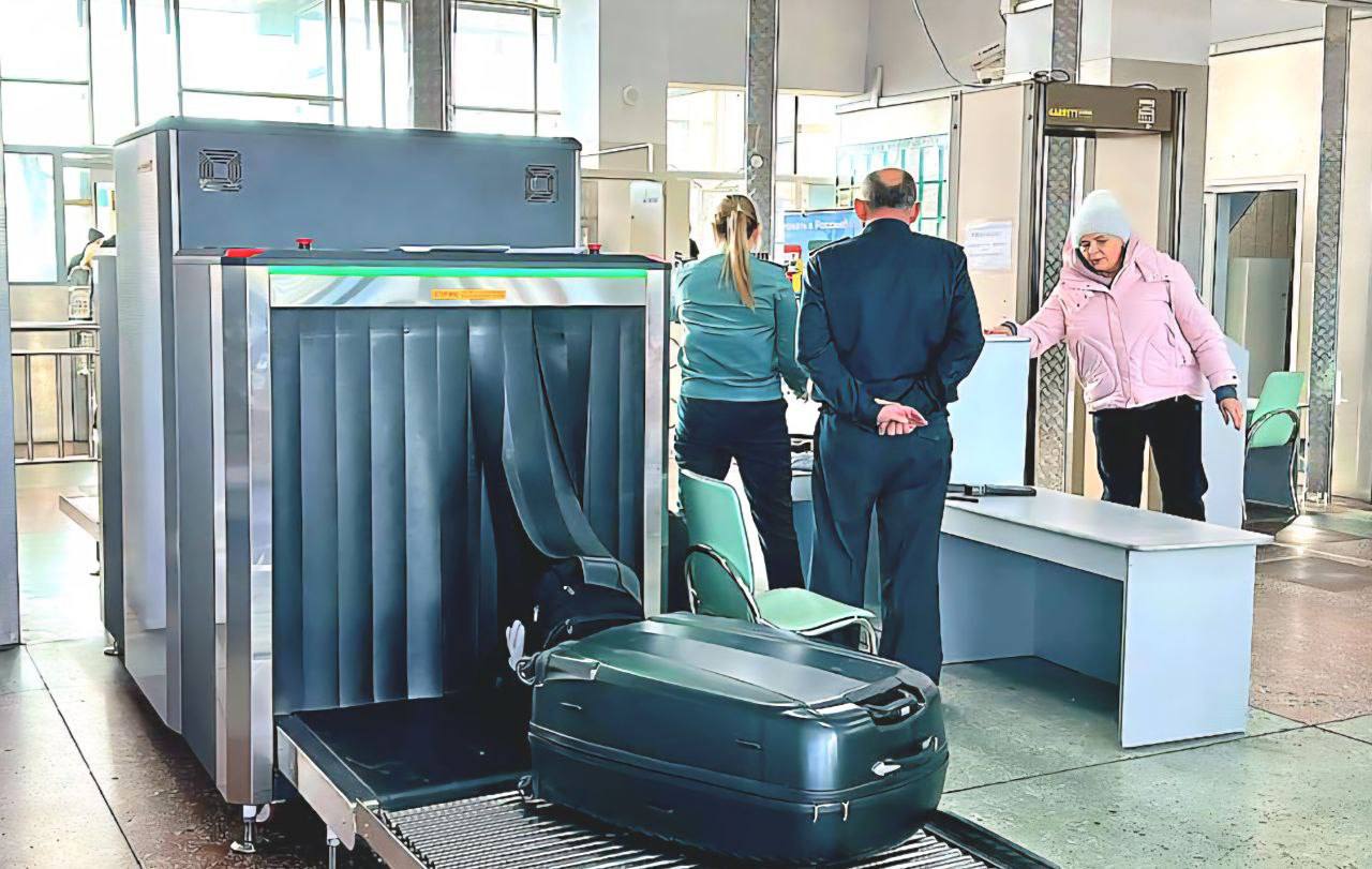 Работа пунктов пропуска между Благовещенском и Хэйхэ в новогодние праздники Координационный совет определил режим работы в праздничные дни автомобильного пункта пропуска Кани Курган и смешанного пункта пропуска Благовещенск  Автобусное сообщение 31 декабря будет работать до 15 00 время амурское  Сообщение по реке пумами будет обеспечиваться до 16 00 время амурское 1 января 2026 года выходной Со 2 января 2026 года автомобильный пункт пропуска Кани Курган и смешанный пункт пропуска Благовещенск возобновят свою работу Источник mintrans amur ampravda