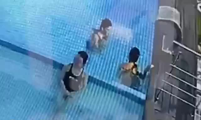Школьница спасена после инцидента в бассейне на улице Генерала Тюленева