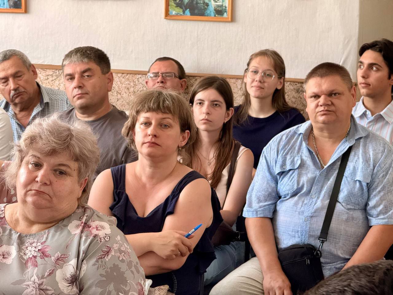 Сегодня в издательском доме «Периодика Ставрополья» Центр управления регионом  ЦУР  организовал обучающий семинар для администраторов социальных сетей.    Эксперты поделились с коллегами практическими советами по ведению госпабликов:      как повысить качество контента,     как писать интересные и полезные посты,     как создавать вовлекающий контент для аудитории.    Обсудили тренды СММ, инструменты анализа и эффективные способы коммуникации с подписчиками.