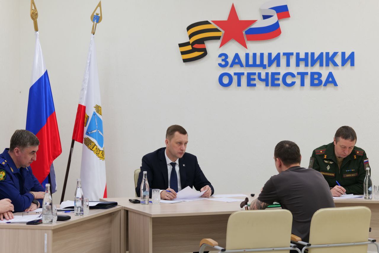 В предстоящую субботу 6 декабря проведу личный прием участников СВО и их семей Записаться можно сегодня 5 декабря до 17 00 в управлении по работе с обращениями граждан Правительства Для звонков доступны следующие номера основной 21 08 31 дополнительный 21 00 15 Кроме того обратиться в управление можно лично г Саратов улица Московская д 72 стр 6 Также в субботу личные приемы проведут все главы муниципальных районов Подписывайтесь на мой канал в MAX