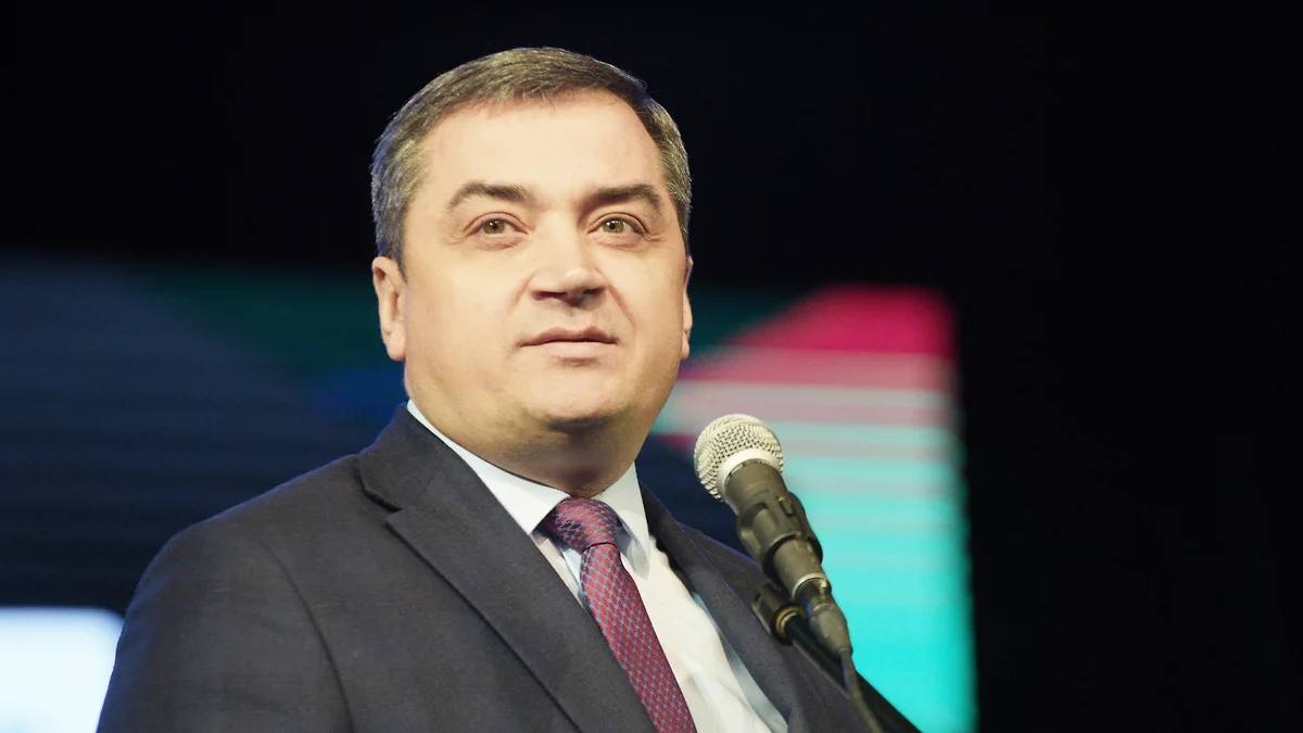 Глава управления физкультуры мэрии Воронежа подписал контракт с Минобороны Руководитель управления физической культуры и спорта администрации Воронежа Максим Шляхта заключил контракт о прохождении военной службы. Его обязанности будет исполнять заместитель — Галина Лангавая. Об этом сообщил мэр Воронежа Сергей Петрин в своем Telegram-канале. Фото: автономное учреждение Воронежской области «Центр развития физической культуры и спорта» Подписывайтесь на «Ъ-Черноземье»