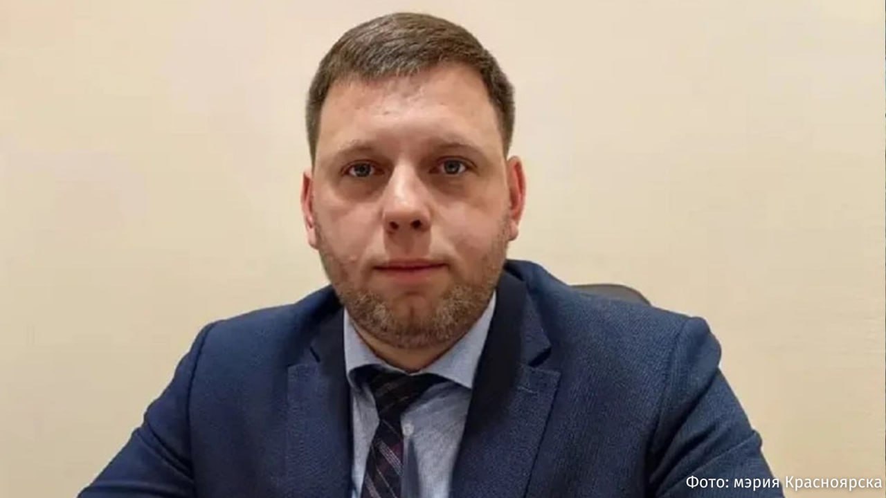 Вице-мэра Красноярска Александра Мацака увезли на допрос. Об этом РЕН ТВ рассказал источник. В настоящее время чиновник — предположительно, свидетель в деле Владислава Логинова, арестованного за получение взятки в особо крупном размере 180 миллионов рублей от компании "Промстрой" за ремонт городских дорог . Дома у Мацака провели обыск, уточнил источник. Сам чиновник подтвердил РЕН ТВ, что сейчас находится у следователя. Буст Отправить новость