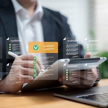 Минфин предложил утвердить электронные документы для подтверждения легальности алкогольной и спиртосодержащей продукции Минфин России подготовил проект постановления Правительства РФ об утверждении электронных документов которые будут использоваться для подтверждения легальности алкогольной и спиртосодержащей продукции взамен товарно транспортной накладной Постановлением будет определено содержание таких документов и порядок их использования Для подтверждения легальности пива и пивных напитков сидра пуаре медовухи спиртосодержащей непищевой продукции предлагается установить универсальные передаточные документы представляемые в системе мониторинга товаров подлежащих обязательной маркировке средствами идентификации ГИС МТ Для подтверждения легальности остальной алкогольной и спиртосодержащей продукции а также этилового спирта предлагается использовать заявку о фиксации информации в ЕГАИС Для проверки сведений на соответствие информации учтенной в ЕГАИС электронные документы можно будет представлять в некорректируемом текстовом формате или в виде QR кода через мобильное приложение Госуслуги авто Представление электронного документа сделает подтверждение легальности товара надежнее и позволит сократить предпринимателям расходы на аналоговые документы