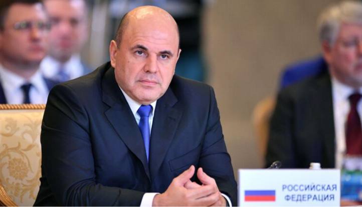 РАЗВИТИЕ КРЕАТИВНОЙ ЭКОНОМИКИ МИШУСТИН ОЦЕНИЛ ВКЛАД В ВВП РОССИИ В 2024 году вклад креативной экономики в валовой внутренний продукт ВВП России составил свыше 4%, что эквивалентно 7,5 триллионам рублей. Об этом сообщил премьер-министр Михаил Мишустин на стратегической сессии, посвящённой развитию креативной экономики. Мишустин напомнил, что президент Владимир Путин на прошлой неделе в ходе пленарной сессии ПМЭФ поручил правительству совместно с регионами подготовить долгосрочную стратегию развития креативной экономики, а также рассмотреть возможность запуска соответствующего федерального проекта. «По итогам прошлого года вклад креативной экономики в валовой внутренний продукт России превысил 4%. Это 7,5 триллионов рублей. Три четверти выручки были обеспечены пятью секторами. Это программное обеспечение, софт; реклама; гастрономия; исполнительские искусства и дизайн», — сказал Мишустин. Также премьер отметил, что указом президента о национальных целях поставлена задача увеличить долю творческих индустрий в ВВП страны до 6% к 2030 году. «Креативные отрасли дают очень хороший импульс экономикам российских субъектов, способствуют повышению их конкурентоспособности. Как отмечал президент, уже сейчас многие из региональных брендов относятся к творческим индустриям. Появляются и новые интересные проекты», — подчеркнул Мишустин. Фото: Рамиль Ситдиков #аврорамедиа_россия Telegram-экосистема АВРОРА МЕДИА МЕДИА НОВОСТИ РЕГИОН ЛАЙФ СПОРТ ГЕРЛЗ ХАЙТЕК ПЕРСОНЫ ИНСАЙД КРИМИНАЛ МОЛОДОСТЬ LIVE АВРОРА МЕДИА YOUTUBE RUTUBE