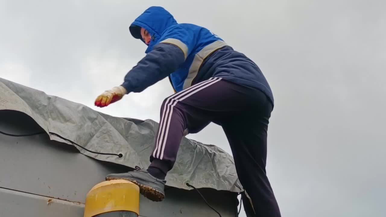 Вывоз загрязненного песка из Анапы продолжается