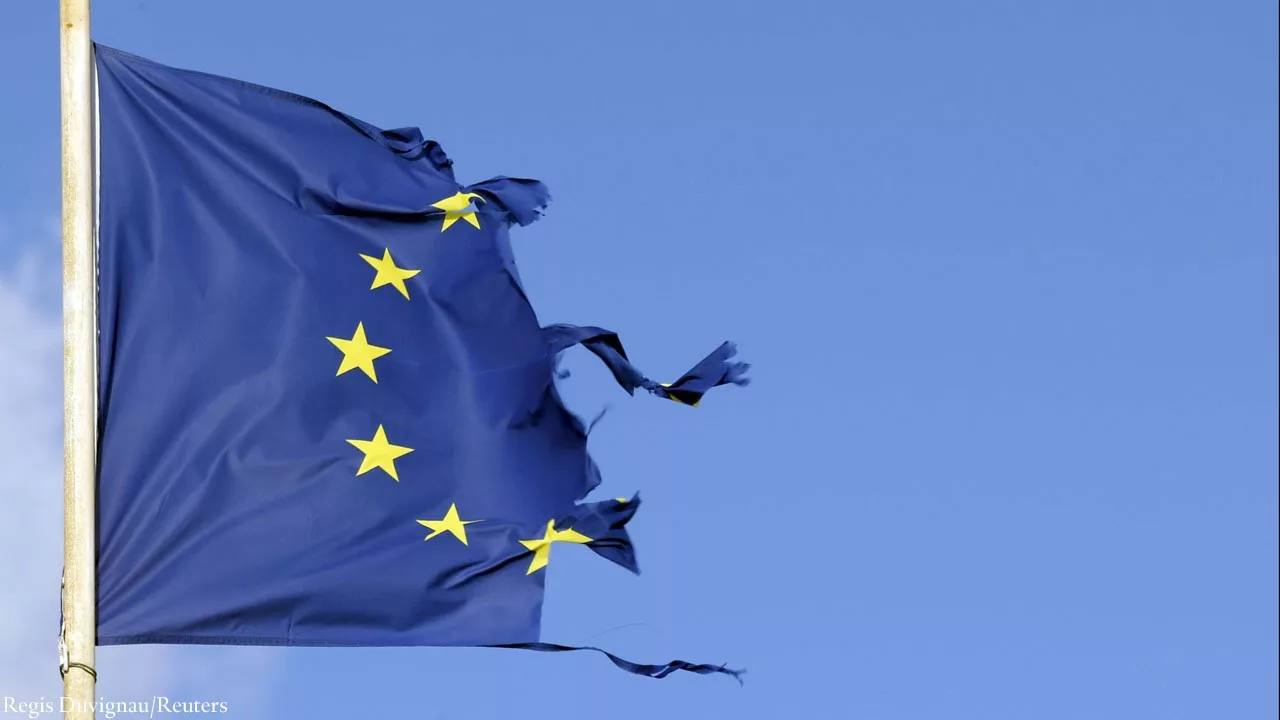 Совет ЕС 27 мая обсудит лишение Венгрии права голоса в Евросоюзе, говорится в повестке дня саммита. Совет обсудит возможность применения к Венгрии статьи 7 Договора о ЕС, которая позволяет лишить государство права голоса в ЕС, если существует риск серьезного нарушения ценностей, на которых основан Евросоюз. Напомним, решения Совета ЕС принимаются единогласно. В то же время премьер Словакии Фицо уже заявил, что заблокирует любое решение, направленное против Венгрии Подписаться: Обратная связь: Чат для общения