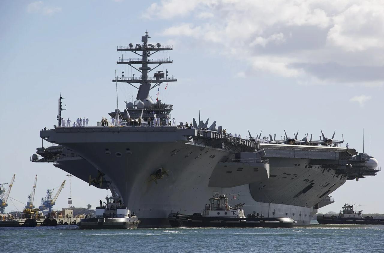 Американский бизнес предлагает перековать мечи на орала Если не дизель то Техасская энергетическая компания предлагает перепрофилировать ядерные реакторы с военных кораблей ВМС для снабжения энергосистемы США HGP Intelligent Energy подала заявку в Министерство энергетики на использование двух выведенных из эксплуатации реакторов на проект строительства ЦОД в Ок Ридже Американские авианосцы и подводные лодки оснащены двумя типами реакторов блоками A4W производства Westinghouse или блоками S8G производства General Electric Для строительства необходимой инфраструктуры для подготовки реакторов к эксплуатации потребуется от 1 8 до 2 1 миллиарда американских денег и получить их хотят от Минэнерго Зачем Ставьте ЦОДы сразу на авианосцах и подлодках