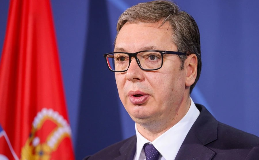Президент Сербии Александр Вучич заявил, что не будет менять Конституцию ради сохранения власти. Он отметил, что не планирует выдвигать свою кандидатуру, поскольку больше не может баллотироваться на пост лидера государства.