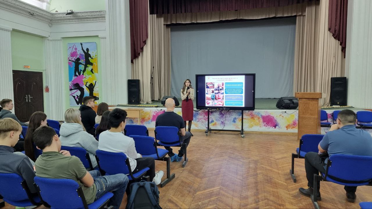 Четвёртый этап Лектория Санпросвет стартовал в Магаданской области   Главная цель проекта повышение осведомлённости молодёжи о профилактике ВИЧ и формирование санитарной культуры   Сегодня в рамках реализации коммуникационной стратегии Санпросвет входящей в состав федерального проекта Роспотребнадзора Санитарный щит страны безопасность для здоровья предупреждение выявление реагирование главный специалист эксперт Управления Роспотребнадзора по Магаданской области Юлия Ефремова провела живое общение со студентами Магаданского политехнического техникума   vmagadanpress com четвёртый этап лектория санпросвет