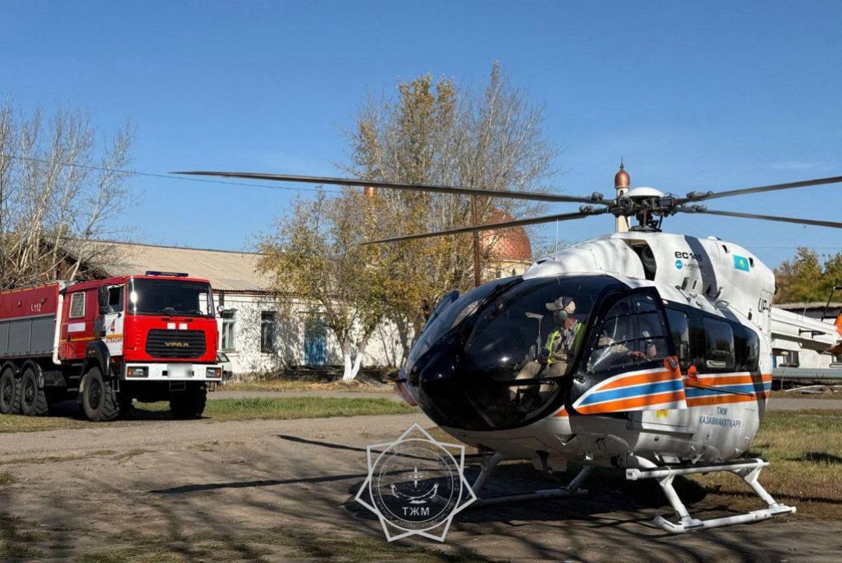 Пострадавших в ДТП детей эвакуировали вертолетом МЧС в Кокшетау Пилоты Казавиаспас МЧС РК совместно с врачами санитарной авиации экстренно транспортировали двух детей 2023 и 2016 годов рождения из Атбасара в медицинское учреждение Кокшетау Перелет был организован после дорожно транспортного происшествия произошедшегов Атбасарском районе Благодаря слаженным действиям пилотов и медиков дети были оперативно и безопасно доставлены в больницу В ведомстве отметили что вертолеты МЧС находятся в постоянной готовности для оказания экстренной медицинской помощи особенно в отдаленных населенных пунктах