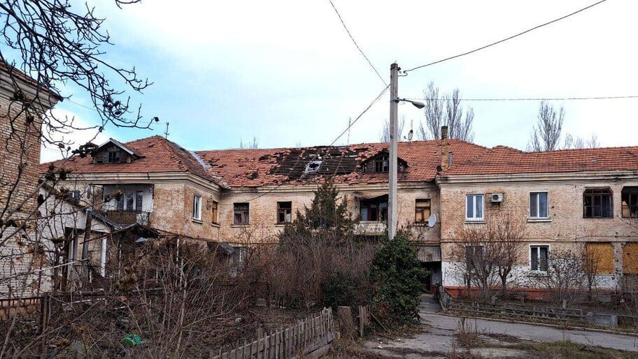 ВСУ повредили водопровод в Новой Каховке  В результате обстрела в городе Новая Каховка повреждены два многоквартирный двухэтажный дома  разрушены крыши, выбито 10 окон , поврежден водопровод.  Читать полностью     , VK и ОК и читайте новости на нашем сайте