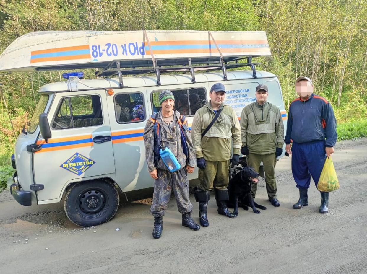 В районе деревни Осиновка мужчина ушел за грибами и заблудился.  На поиск были отправлены спасатели Кемеровского областного отряда и служебная собака Рик. Потерявшегося обнаружили в лесу, вывели к деревне. Медицинская помощь ему не потребовалась.    Вести-Кузбасс