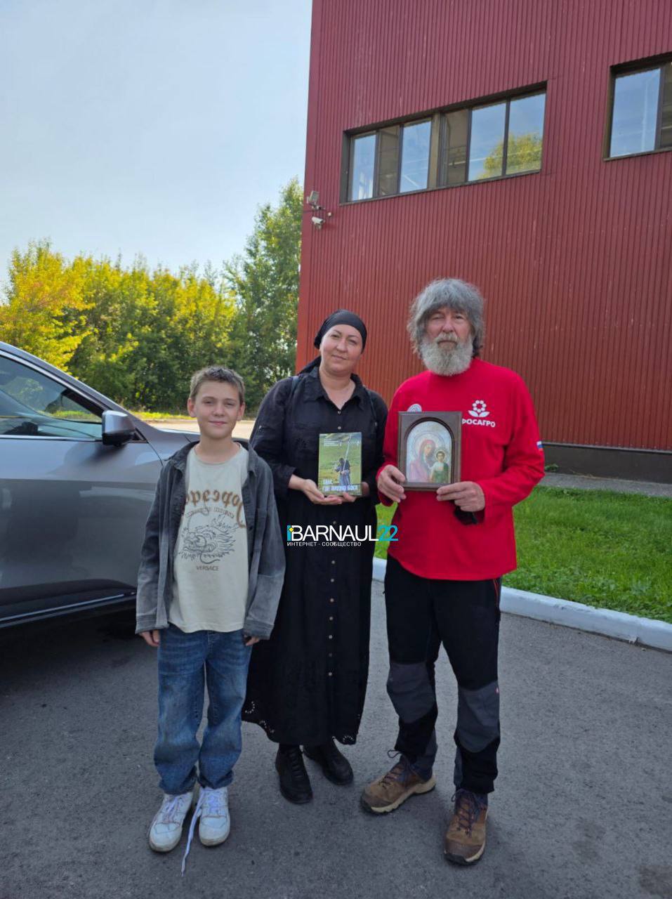 Знаменитый путешественник Фёдор Конюхов приехал в Алейск На Алтае великий путешественник попробует побить национальный рекорд подняться на воздушном шаре на высоту 12 км Помогать ему в этом будет воздухоплаватель с Алтайского края Иван Меняйло Фото Артем Хилтон