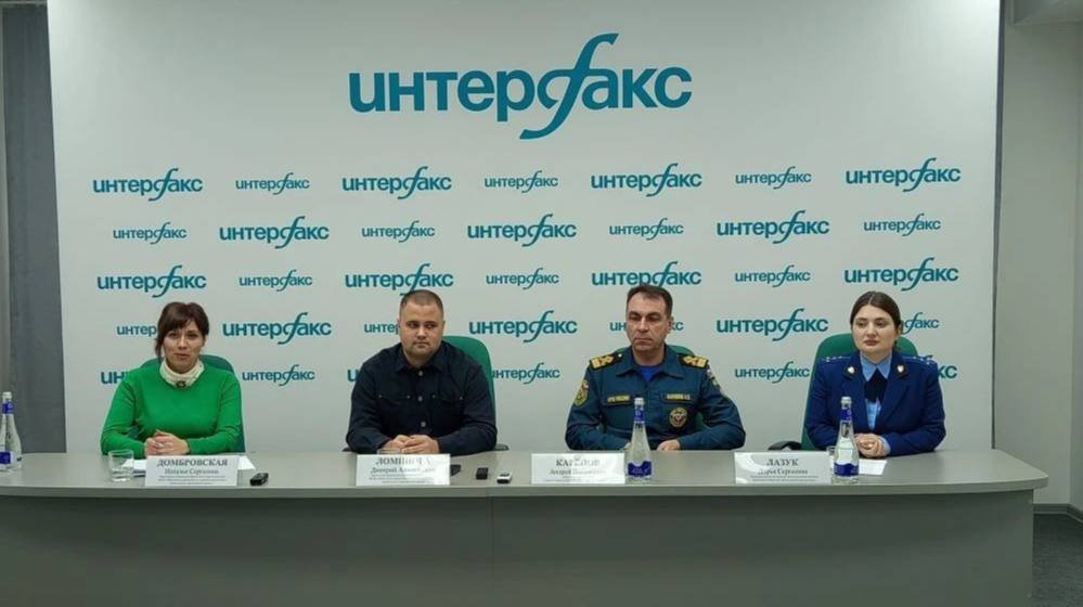 Количество лицензиатов которые осуществляют перевозки пассажиров на судах на воздушной подушке ежегодно растет сейчас зарегистрирован 61 перевозчик который имеет 113 таких судов Подробнее о безопасности на льду и о проверках надзорного ведомства в межнавигационный период рассказала Интерфаксу прокурор отдела по надзору за исполнением законов на транспорте Восточно Сибирской транспортной прокуратуры Дарья Лазук