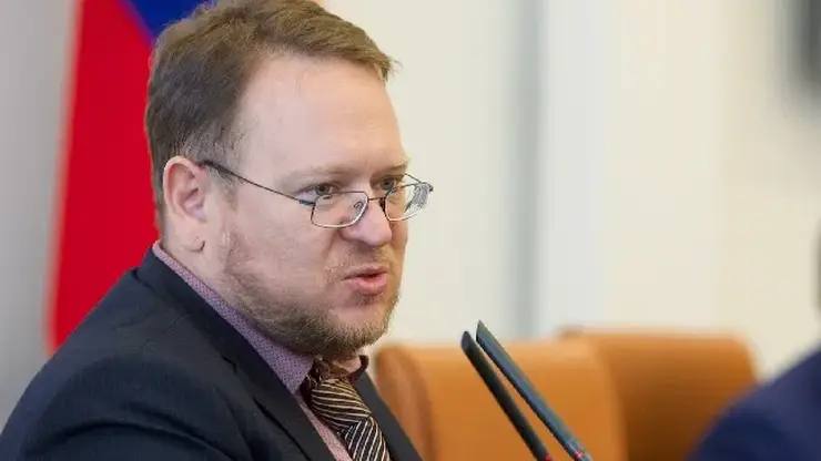 В Красноярском крае назначили нового министра сельского хозяйства Дмитрия Воропаева назначили министром сельского хозяйства Красноярского края. По данным журналистов, его уже представил на выездном заседании в Назарове губернатор Михаил Котюков. Ранее Воропаев был председателем Счетной палаты региона. Добавим, что официального указа на сайте правительства Красноярского края о назначении на пост министра пока еще нет. Фото: Законодательное Собрание Красноярского края предложить новость