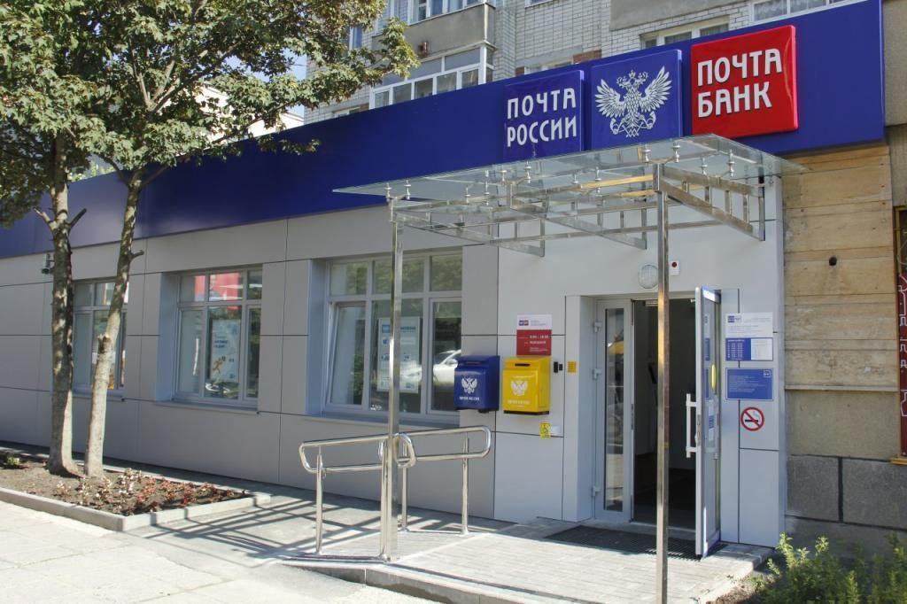 Рейтинговое агентство АКРА подтвердило высокую кредитоспособность федерального почтового оператора ПАО Почта России И присвоило организации элитный рейтинг AA RU по национальной шкале Через 2 дня когда все уже отсмеялись можно добавить к новости пару штрихов Как передают дырка в бюджете ПР превышает 120 млрд Вечно ее маскировать реорганизациями не получится Инициативы министра вредителя Максута Шадаева по обложению маркетплейсов и вообще всего отдельными налогами в пользу почтового нацоператора пока ощутимого успеха не имели Банкротства Почты допустить нельзя Продолжать работать в максимально неэффективном формате она тоже не должна Что же делать Конечно по команде Максута Игоревича и пока неизвестно за чьи деньги скорее всего государственные повесить на Почту России деревянную медальку от АКРА Выкрашенную в красивый светло коричневый золотистый цвет