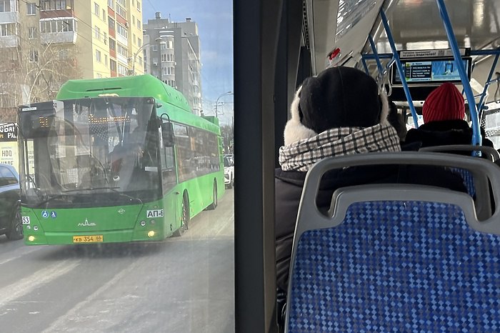 С 1 февраля в Екатеринбурге отменили и поменяли маршруты общественного транспорта С 1 февраля в Екатеринбурге отменили несколько маршрутов общественного транспорта На смену им пришли другие Так больше не будет ходить троллейбусный маршрут 25 следовавший от остановки Ботаническая до Академической На его место придет новый маршрут 25 соединяющий Крауля и 40 лет ВЛКСМ Для этого задействуют троллейбусы с увеличенной автономностью хода В связи с этим отменят автобусный маршрут 25 ездящий между ТЦ Мега и Технопарком Автобус 84 будет продлён вместо Радиоколледжа он поедет до ТЦ Мега Автобус 94 следующий по маршруту УрФУ ТЭЦ начнёт заезжать на остановку Технопарк Но перестанет ходить троллейбус 39 курсирующий от Табачную фабрику до Белинского Этот троллейбус отменили чтобы избежать дублирования с автобусом 51 следуещему по маршруту Елизавет Академика Ландау писал ранее ЕАН uralweb ru