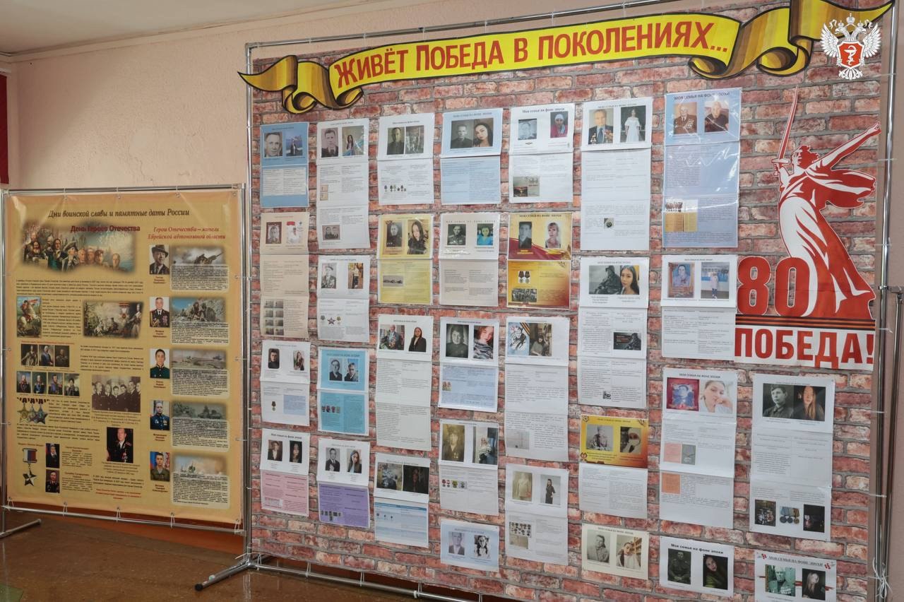 Минздрав России VK Михаил Мурашко: В ЕАО активно реализуются меры по укреплению кадрового потенциала Министр здравоохранения РФ Михаил Мурашко в ходе рабочей поездки в Еврейскую автономную область ознакомился с работой Биробиджанского медицинского колледжа. — Кадровая ситуация в регионе значительно улучшилась. Мы видим, что указы, которые утверждены Президентом России по уровню заработной платы, по выплате социальных сумм, идущих в малых населенных пунктах, а именно для врачей — 50 тыс. рублей, для медсестер — 30 тыс., все это сегодня выполняется, — отметил министр. В рамках визита состоялась церемония возложения цветов к памятнику фронтовой медсестре, посвящённому героизму медицинских работников. Министру рассказали о приёмной кампании и профориентационной работе со школьниками. В настоящее время в колледже обучается 361 студент по двум направлениям: «Лечебное дело» – подготовка фельдшеров для работы на скорой помощи; «Сестринское дело» – обучение медсестёр и братьев для ухода за пациентами. Колледж входит в региональный образовательный кластер, объединяющий Дальневосточный ГМУ Минздрава России и медучреждения ЕАО. — Сегодня в медучреждения региона пришли молодые доктора, грамотные, уже проявившие себя. Их знания и компетенции достаточно высоки для внедрения современных технологий. Также наш Дальневосточный медицинский университет Минздрава России направляет сюда врачей-ординаторов. Это усиливает систему здравоохранения, потому что не только материально-техническая база, но и непосредственно кадровое обеспечение является ключевой составляющей, — подчеркнул Михаил Мурашко.