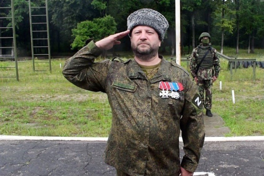 Бывший глава Тамбова Алексей Кондратьев вновь станет сенатором от Тамбовской области. Об этом сообщил «Коммерсант» со ссылкой на свой источник. Возвращение Кондратьева произойдет после губернаторских выборов, которые, скорее всего, выиграет его однокурсник по программе «Время героев» Евгений Первышов. В настоящий момент Кондратьев является сенатором от Курской области. Ранее сообщалось, что какое-то время он участвовал в войне с Украиной