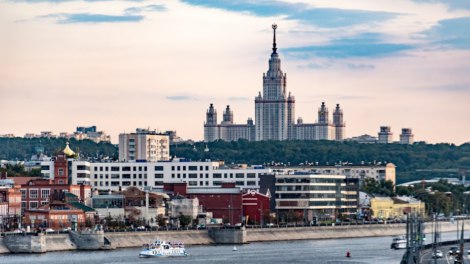 Креативные индустрии России Российская креативная неделя стартует в Москве 25 сентября в Национальном центре Россия в Москве открывается Российская креативная неделя Мероприятие соберет представителей творческих профессий представителей власти и бизнеса чтобы обсудить развитие креативных индустрий в стране а также ценности смыслы и образы которые они создают и транслируют По словам С Новикова столица по праву является центром креативных индустрий вклад этой сферы в валовый рег Читать на сайте ИА Бизнес код культура москва творчество