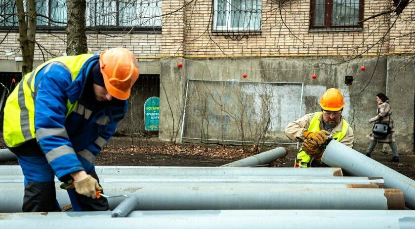 Лугансквода предупредила о сбоях при подаче воды в городах и районах ЛНР 24 октября ⁠ Предприятие «Лугансквода» сообщило о возможных перебоях в подаче воды в городах и районах Республики 24 августа из-за ремонтных работ.  Аварийные бригады работают по следующим адресам:  Луганск: квартал Мирный — переулок 2-й Ракетный, улица Лутугинская, Мадридская;  Лутугинский район: улица Юрия Гагарина, переулок Челюскинцев;  Свердловск: улица Дмитрия Жилова, Зинаиды Космодемьянской, Володарский водовод  Володарск, Нагорное, Павловка, Медвежанка, Ленинский, Луначарский, шахта № «72-74» ;  Ровеньки: поселок Ясеновский — улица Октябрьская, Александра Пушкина, Алексея Стаханова, Михаила Калинина, поселок Пролетарский — улица Садовая;  Краснодонский район: Краснодон — улица Сергея Тюленина, поселок Са...  Подробнее>>>