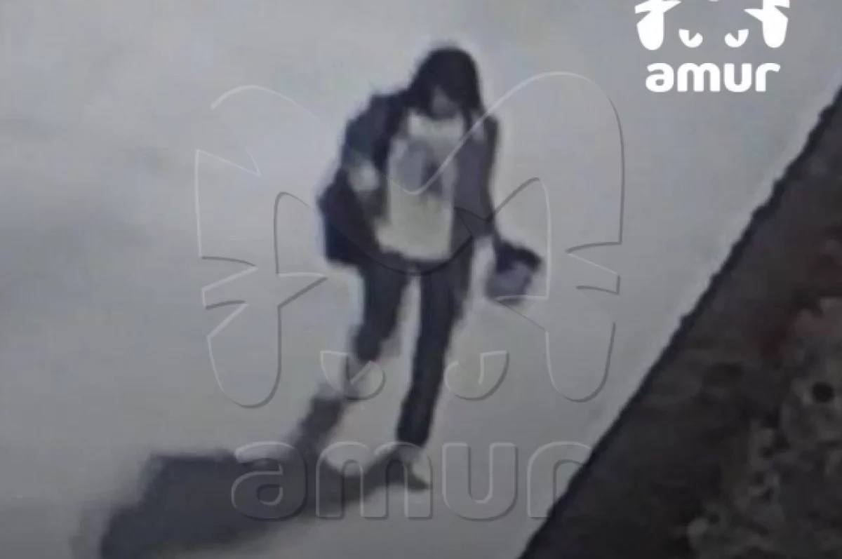 Суд рассмотрит дело об испорченном памятнике героев ВОВ в Артеме Прокуратура города Артема утвердила обвинительное заключение в адрес девушки испортивший памятник героев ВОВ. Напомним, что девушка в утренее время 1 мая 2025 года в поселке Заводском Артемовского городского округа нанесла надписи краской на памятник воинам, погибшим в годы Великой Отечественной войны. Подробнее в «АиФ - Приморье»
