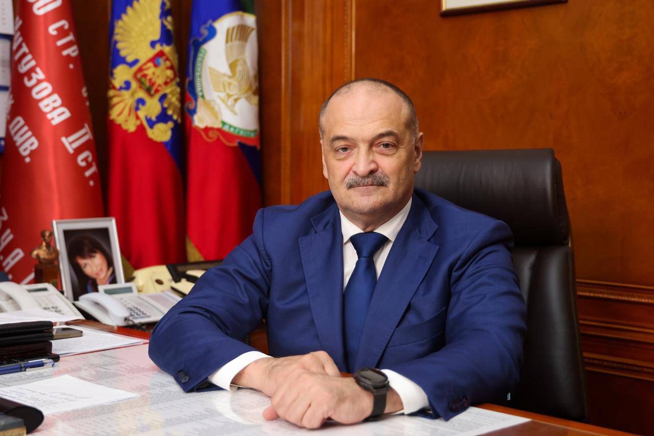Уважаемый Сергей Алимович Коллектив Министерства транспорта и дорожного хозяйства Республики Дагестан поздравляет Вас с юбилеем Днём рождения Ваша многолетняя служба Родине безупречный профессионализм и искренняя преданность делу служат образцом для каждого из нас Под Вашим мудрым руководством Республика Дагестан уверенно движется по пути развития и процветания Мы высоко ценим Ваше внимание к инфраструктурным проектам включая развитие транспортной сети и дорожного хозяйства что непосредственно способствует улучшению благосостояния наших граждан Желаем Вам уважаемый Сергей Алимович крепкого здоровья неугасимой энергии сил и вдохновения для реализации всех намеченных целей Пусть каждый день приносит новые достижения в Вашей ответственной деятельности на благо Дагестана и всей России С уважением коллектив Министерства транспорта и дорожного хозяйства Республики Дагестан