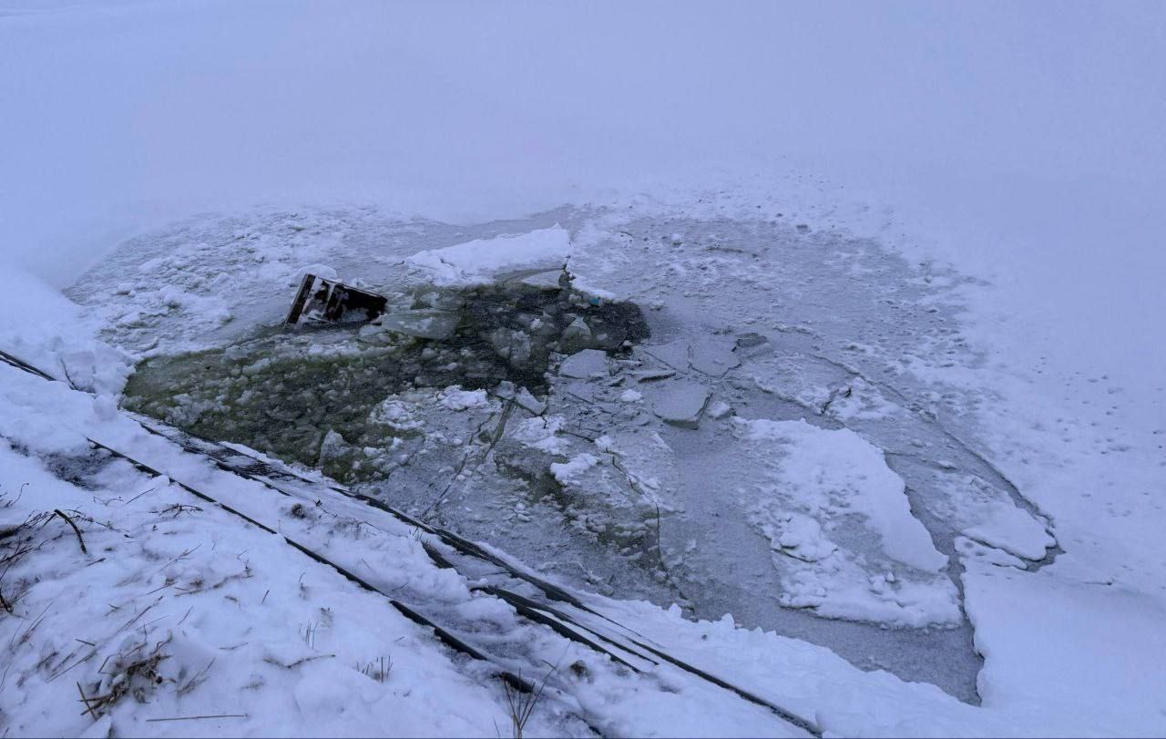 Тракторист погиб после того как его трактор съехал в воду Трагедия произошла в Ульяново Сейчас следователи выясняют все детали и обстоятельства случившегося На месте работает следственно оперативная группа По факту гибели мужчины организована доследственная проверка