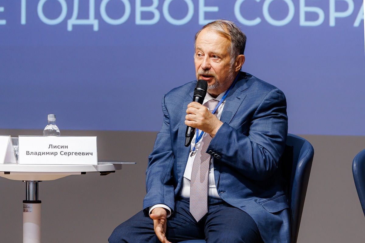 Владелец липецкого меткомбината Владимир Лисин увеличил капитал до 24 4 млрд долларов   newslipetsk ru fn 1795772 html Владимир Лисин добавил к своему состоянию 677 млн долларов и поднялся на четвертое место среди богатейших россиян по данным Bloomberg Billionaires Index   Прислать новость Подписаться