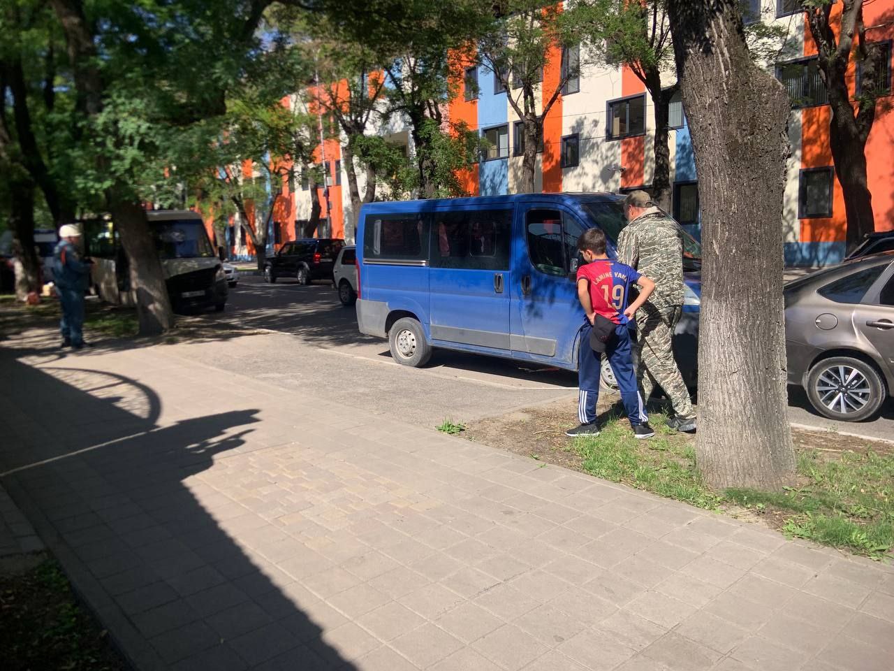 ‼ Восемь человек пострадали в аварии с участием маршрутки в Кисловодске Столкнулись сразу три автомобиля. О степени тяжести полученных травм горожан информации нет, как и подробностей инцидента. ДТП с пострадавшими, 8 человек, напротив стадиона, — кратко написал Евгений Моисеев. Stavropol.Media Прислать новость
