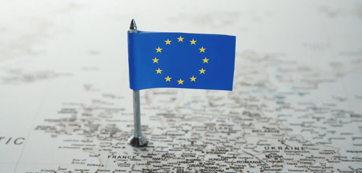 Еврокомиссия приняла первую для себя стратегию визовой политики документ анонсирует возможность приостановки или ограничения выдачи виз в ответ на враждебные действия третьих стран подрывающие безопасность ЕС Но при этом стратегия никакие ограничения не вводит vc ru travel 2713689