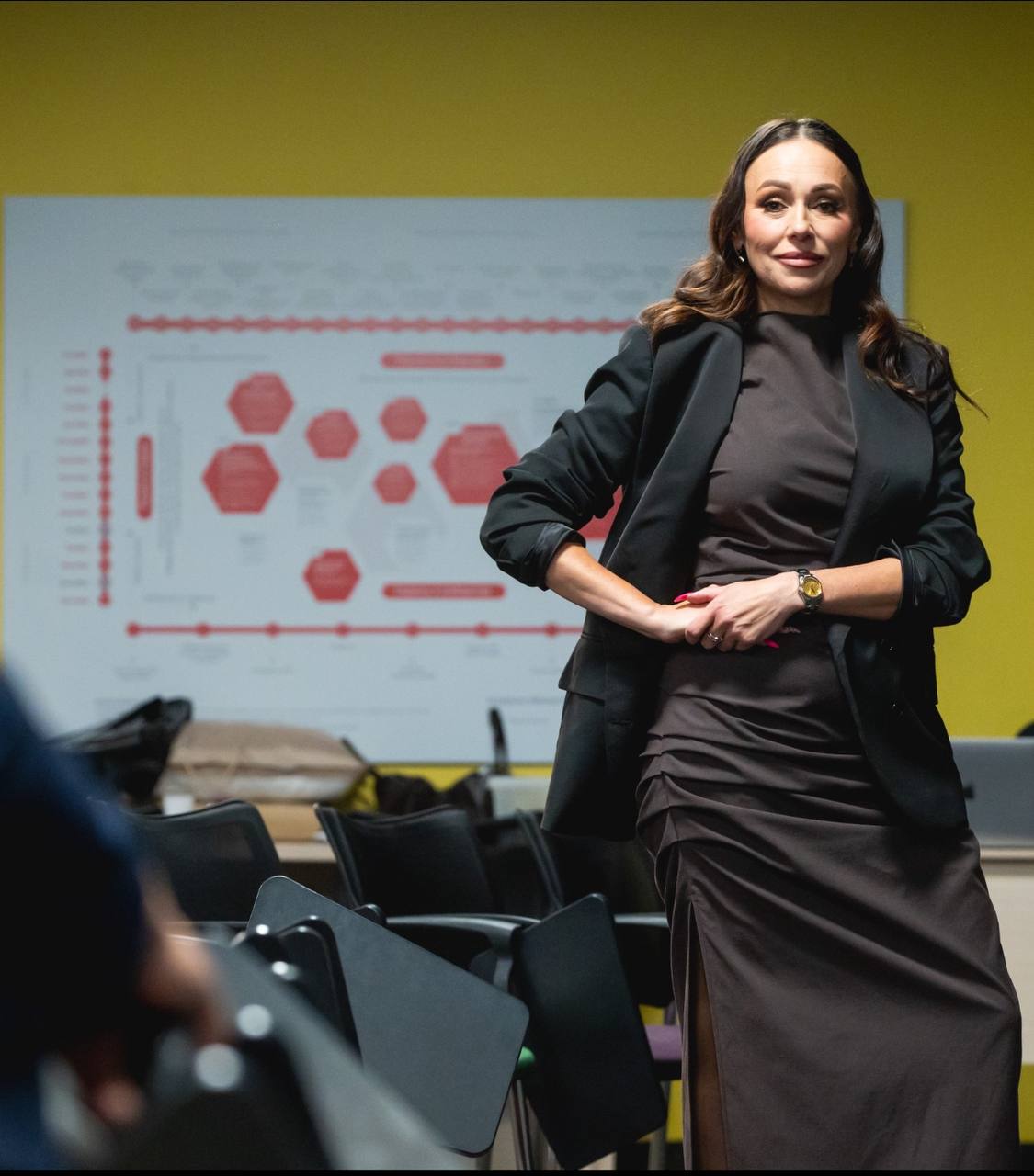 Как НАРОДный депутат рассказываю о приемах проведенных мной в Лоскутово 27 ноября рассмотрели 4 вопроса 1 Не запущен газ в домовладения например в дом 4 по пер Строительному Этот вопрос решается с 2022 года на приеме в компании Газпром Газораспределение обратившейся обещали подключить газ до наступления холодов Но мороз пришел а дом отапливается электричеством что опустошает карманы собственников а ведь почти 200 тысяч они уже заплатили за подвод по участку услуги тракториста и сантехника Договор с газовиками действует до декабря 2025 года но в Газпроме мне сообщили что работы проведут только в первом квартале следующего года Ещё ответили обратившийся может обратиться в суд 2 Возможный перенос площадки для мусорных контейнеров в центр деревни от дома 15 до дома 26 по ул Ленина который не устраивает лоскутовцев Вчера об этом уже выложила пост 3 Капитальный ремонт кровли многоквартирного дома 4 Губернатор может разрешить ощутимо увеличить тарифы чтобы жители гораздо больше платили за тепло Чтобы достучаться до него и не позволить этого отмечайте аккаунт В В Мазура под этим постом 10 декабря работали со следующими вопросами 1 Льготникам не выдаются бесплатные лекарственные препараты от диабета и давления 2 Возле дома Мокрушина 24 постоянно переполняется площадка для мусорных контейнеров 3 Дорожному полотну проезжей части по ул Мокрушина нужен ремонт Ранее жители замеряли ямы я обращалась с результатами в ГИБДД сотрудники провели свою проверку и обратились в суд чтобы ответственный департамент привел дорогу в нормативное состояние Отдельное спасибо тем кто на приеме поблагодарил меня за труд Мне было очень приятно Работаем дальше