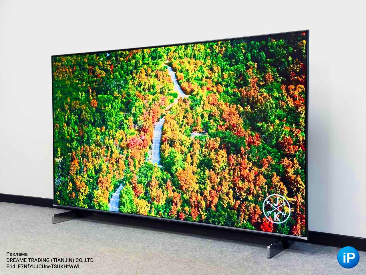 Обзор телевизора Dreame TV 100Q100 размером в стену и невероятной детализацией картинки С таким и кинотеатр не нужен В характеристиках экрана Dreame TV 100Q100 есть буквально всё Технология QLED Разрешение 4K Поддержка HDR 10 и Dolby Vision Частота развёртки до 144 ГЦ Отклик 8 мс Яркость 600 нит Диагональ 100 дюймов Компания обещает как минимум 10 лет без выцветания пикселей и больше 1 миллиарда цветов как у 10 битных матриц которые стоят в десятки раз больше Семь динамиков встроенного саундбара поддерживают пространственное звучание в формате Dolby Atmos Оболочка Dreame TV 100Q100 основана на Google TV с полной поддержкой российского региона Здесь встроено VK видео и популярные приложения вроде Start More tv Premier Кинопоиска и так далее Телевизор стоит 399 999 рублей www iphones ru iNotes obzor televizora dreame tv 100q100 razmerom v stenu s takim i kinoteatr ne nuzhen обзоры iphonesru