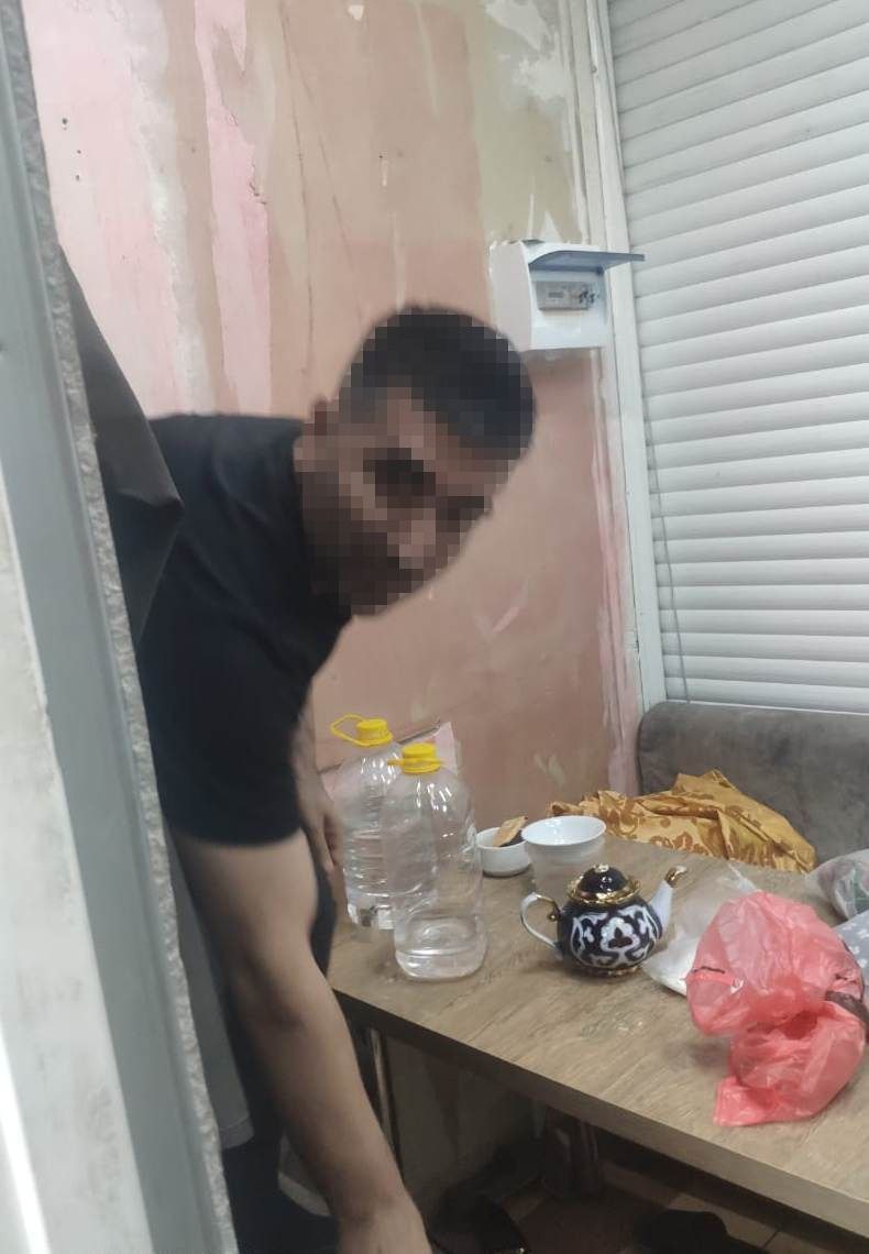  В Воронеже задержали пятерых мигрантов в общепите и торговых точках в Северном и центральном районах Иностранцы незаконно работали продавцами и на кухне без необходимых документов. Составлено 10 административных протоколов. Мигрантов поместили в специализированный центр. Правоохранители проводят проверку в отношении их работодателей.